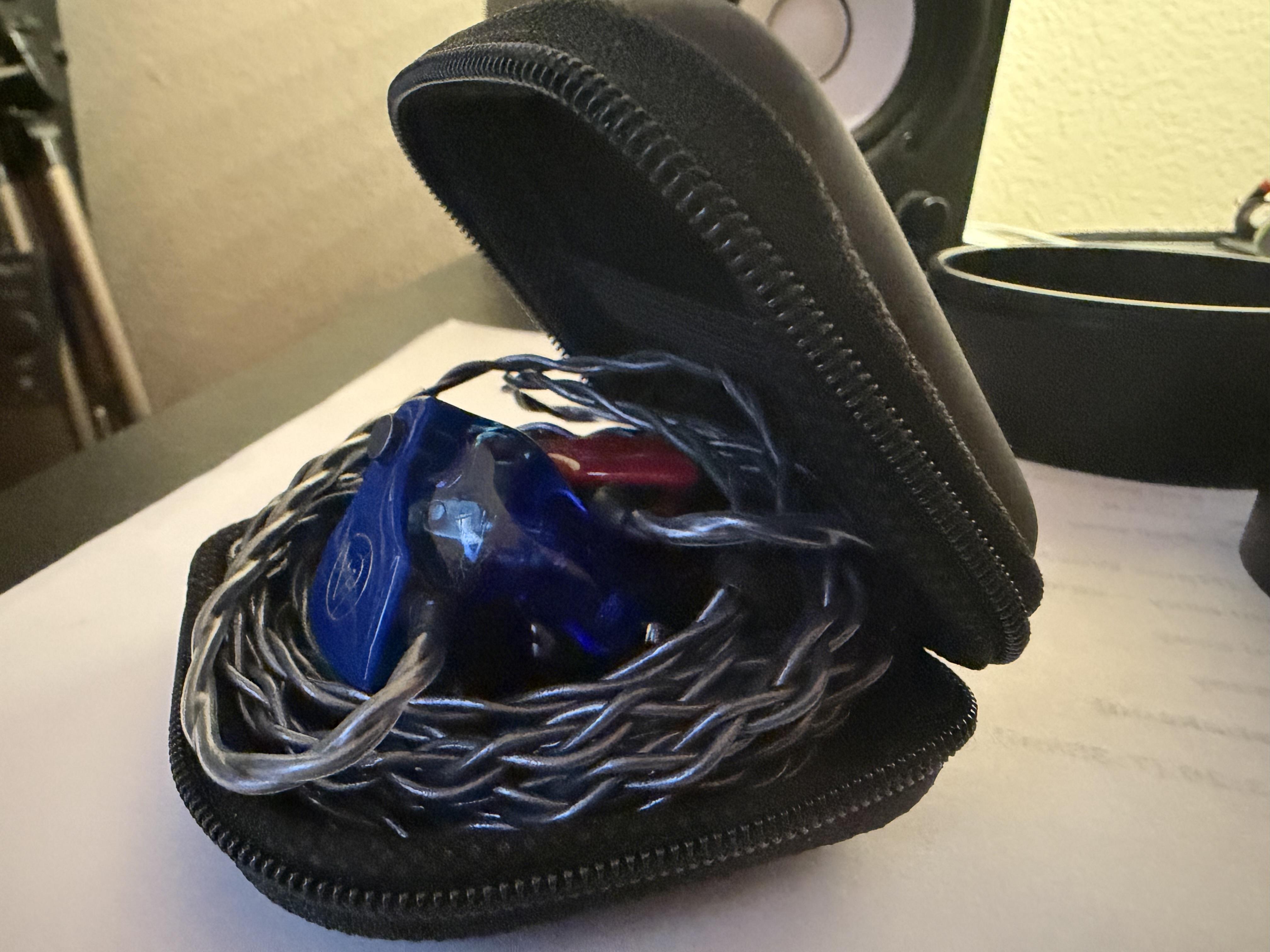Solides Etui für unterwegs